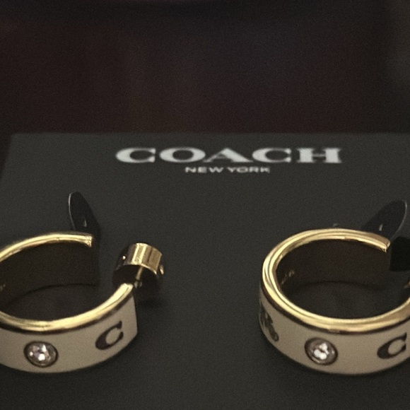 Coach gold and chalk horse and carriage earrings with hearts and flowers and gem - Picture 5 of 5